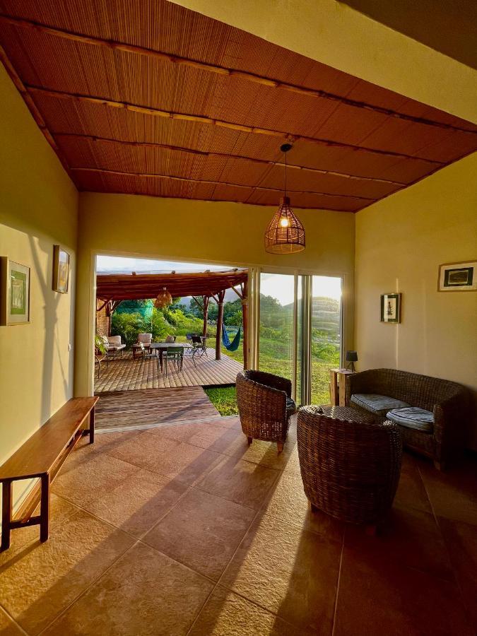 Chambre Et Sdb Privative Ylang Ylang Vue Mont Pelee Dans Maison Partagee Le Morne-Rouge Exterior foto